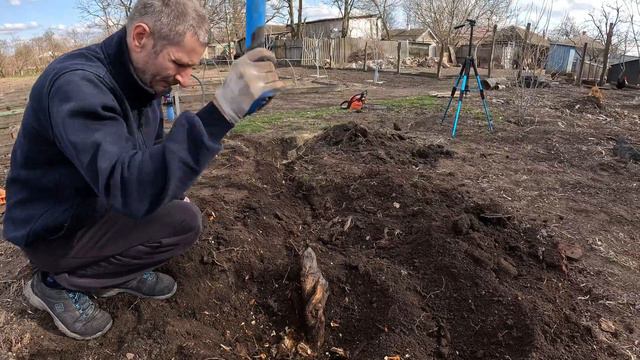 Вышли прибраться в огороде, а тут такое смотреть онлайн