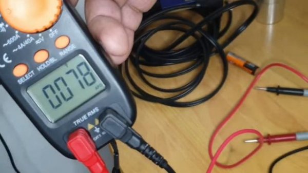 HOW TO USE A DIGITAL CLAMP METER | CLAMP AMMETER