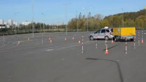 Въезд в бокс задним ходом с прицепом