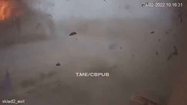 Ракета Калибр поражает цель на территории воинской части в Одессе смотреть онлайн