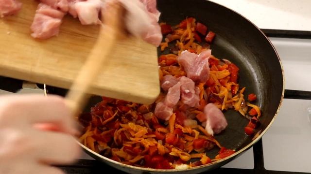 Свинина с Луком, Морковью и Рисовой Лапшой смотреть онлайн