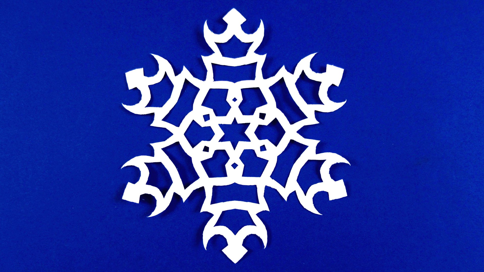 Как сделать снежинку из бумаги своими руками смотреть онлайн