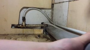Видео 152. Как снять сливную трубу под мойкой