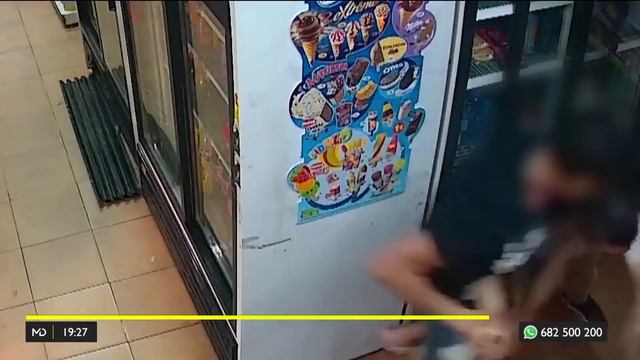 Apaleado para robarle 'unas cervezas' en Leganés смотреть онлайн