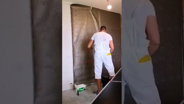 Поклейка обоев на Kiilto Master PRO. Работа мастера с готовым обойным клеем. смотреть онлайн