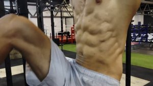 КАК НОВИЧКУ БЫСТРО НАКАЧАТЬ ПРЕСС НА ТУРНИКЕ #пресс #abs #турник #упражнения