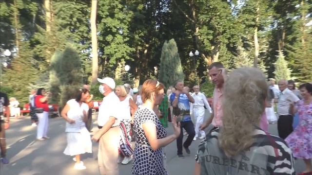 ЖИВЕТ,ЖИВЕТ В ЭТОМ ДОМЕ ГАЛИНА смотреть онлайн