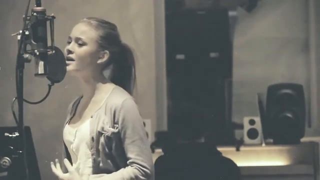 Девушка красиво поёт смотреть онлайн