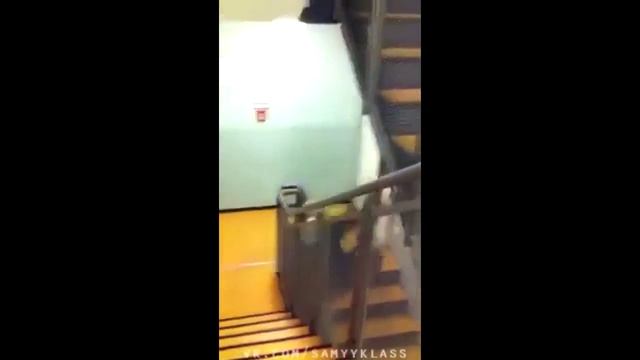 Упала с перил. Дура смотреть онлайн