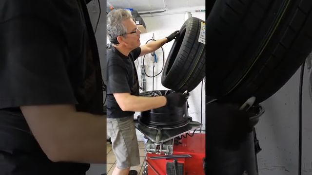 PAULO PNEUS - Changement DUNLOP 285/40/20 смотреть онлайн