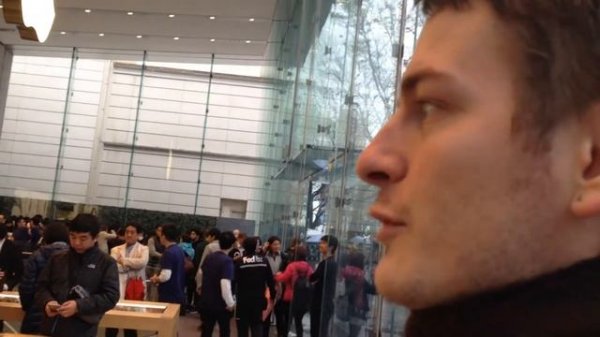 Гигантский магазин Apple в Токио — айфономания в действии / Huge Apple Store in Tokyo