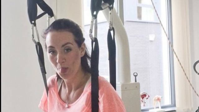 В 37 лет её парализовало, а муж решил не тащить на себе ИНВАЛИДА Но нашелся человек, который... смотреть онлайн