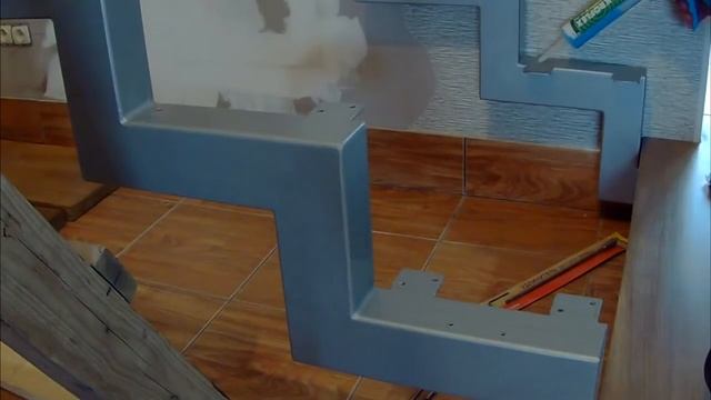 Крепим ступени на металлический ломаный каркас. смотреть онлайн