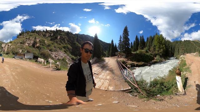 Chong Ak Suu gorge, Issyk-Kul, Kyrgyzstan, eagle and hawk смотреть онлайн