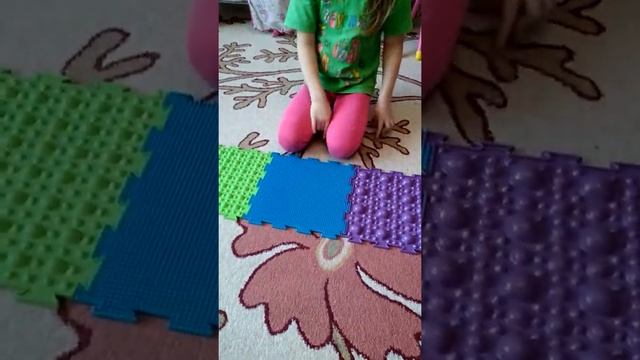 Модульный коврик для массажа ног.