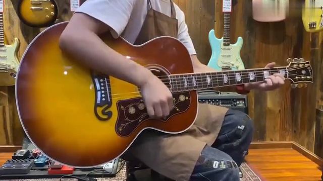 Gibson SJ200 Standard смотреть онлайн