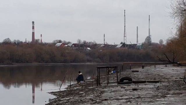 Высоченный пешеходный мост над Москва-рекой(www.kinoagentstvo.ru) смотреть онлайн