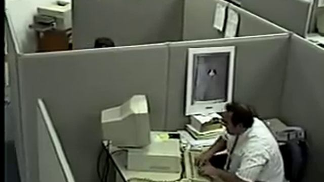 Man destroys computer смотреть онлайн