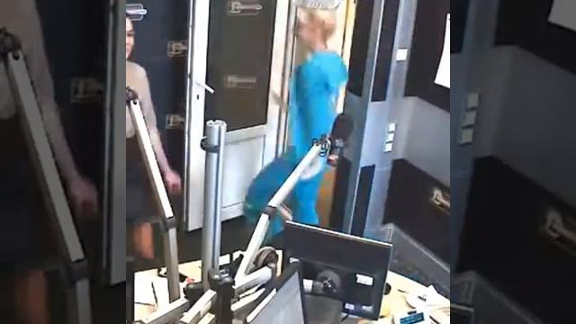 Позитивный танец от Полины Максимовой смотреть онлайн
