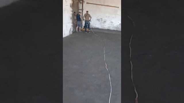 Затирка бетона вертолетом с добавлением топинга!