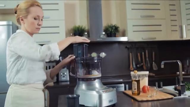 Кухонный комбайн Rohaus RP910S смотреть онлайн