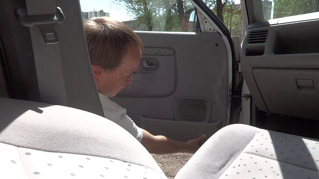 Снятие обшивки передней и задней двери на Mazda Demio (Ford Festiva Mini Wagon) смотреть онлайн