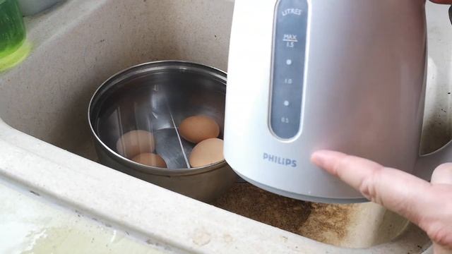 Comment faire cuire des oeufs dans une bouilloire électrique смотреть онлайн