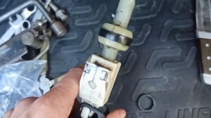 Как я менял кольцо рычага КПП на Daewoo Lanos.