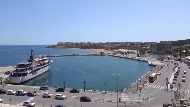 ВЫРВАЛАСЬ на прогулку в порт Рафина. смотреть онлайн