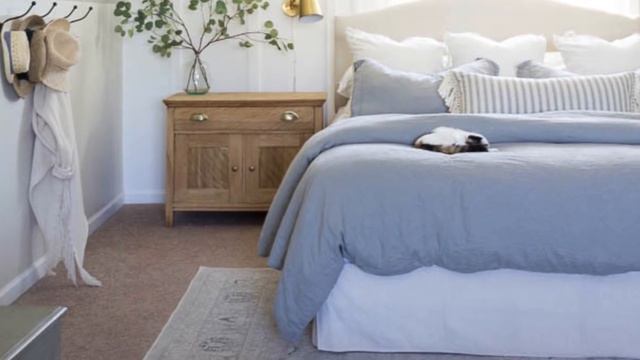 Easy DIY Bedskirt Hack! смотреть онлайн