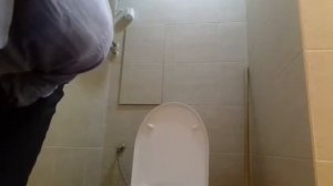 Как сесть на унитаз правильно. Моё первое видео