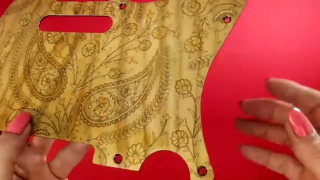 Telecaster Pickguard 8 Holes 2-Ply Bakelite-Oakwood Engraved Hand Painted Gold Paisley смотреть онлайн