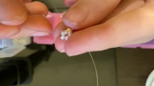 Делаем ромашку ? из бисера! За 5 секунд ??