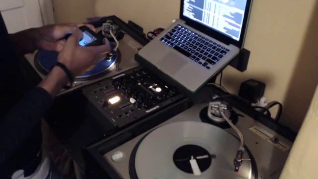 DJ E FLIZZ testing out serato mini remote смотреть онлайн