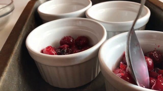 Хрустящий КРАМБЛ с Вишней и Малиной | Berry Crisp Crumble recipe | LENA COOKING смотреть онлайн