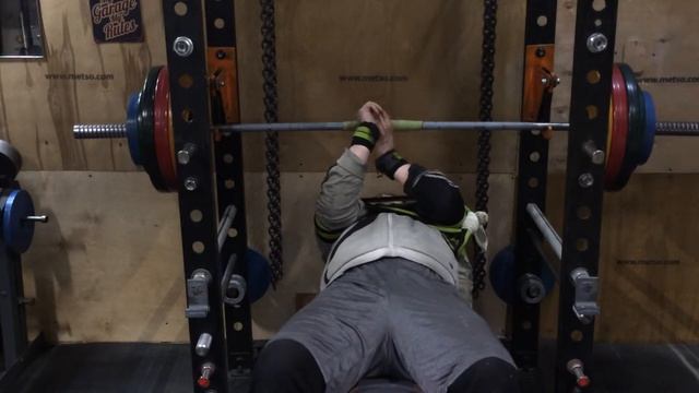 Задавило при жиме. Рама отработала на 100 %.