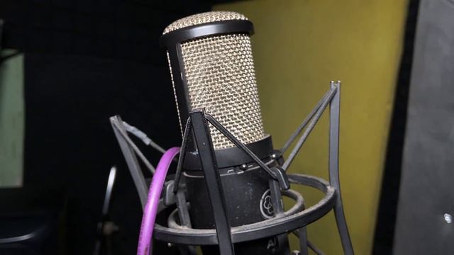 Moano AU-A03 vs AKG P220 Voice Over Best Microphone | Low Budget смотреть онлайн