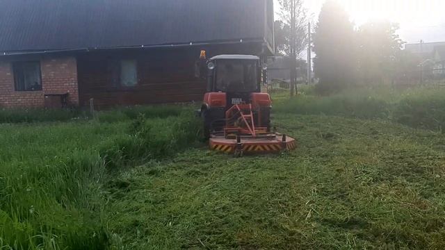 покос травы. покос бурьяна. покос газона. мини-трактором БЕЛАРУС 320.4. БОРИСОВ смотреть онлайн