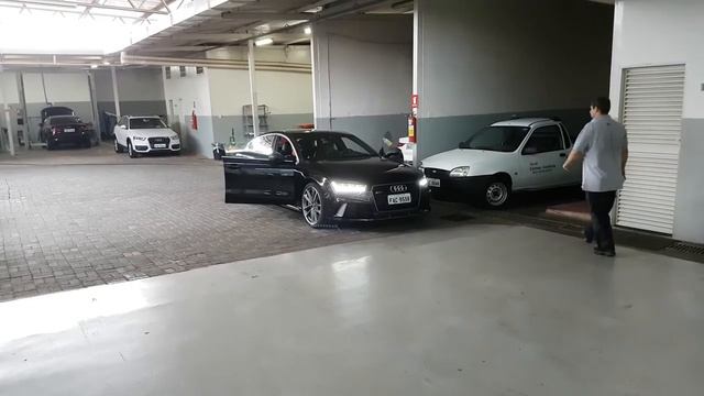 [4k] Audi RS7 Performance revving смотреть онлайн