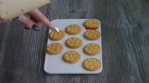 Закуска на крекерах с крабовыми палочками!Просто,вкусно и красиво!
