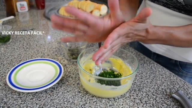 Cómo hacer PAN DE AJO | #VickyRecetaFacil смотреть онлайн