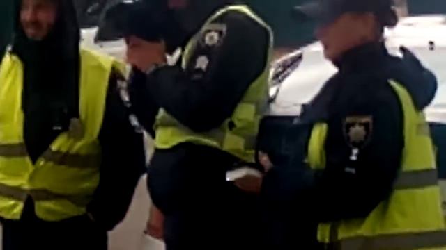 Кривой Рог Работает 0312 Полиции на проспекте Мира. смотреть онлайн