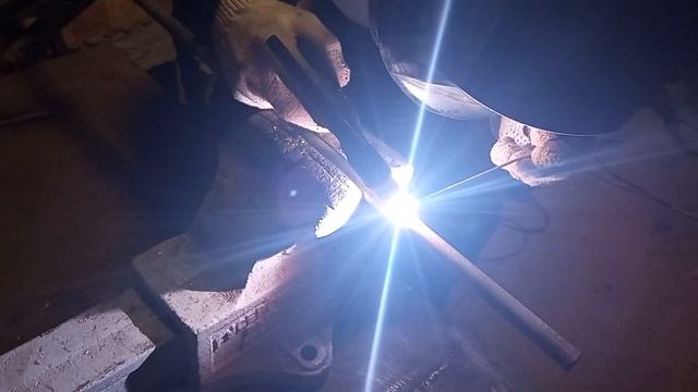 Эксперимент сварка латуни переменным током... смотреть онлайн