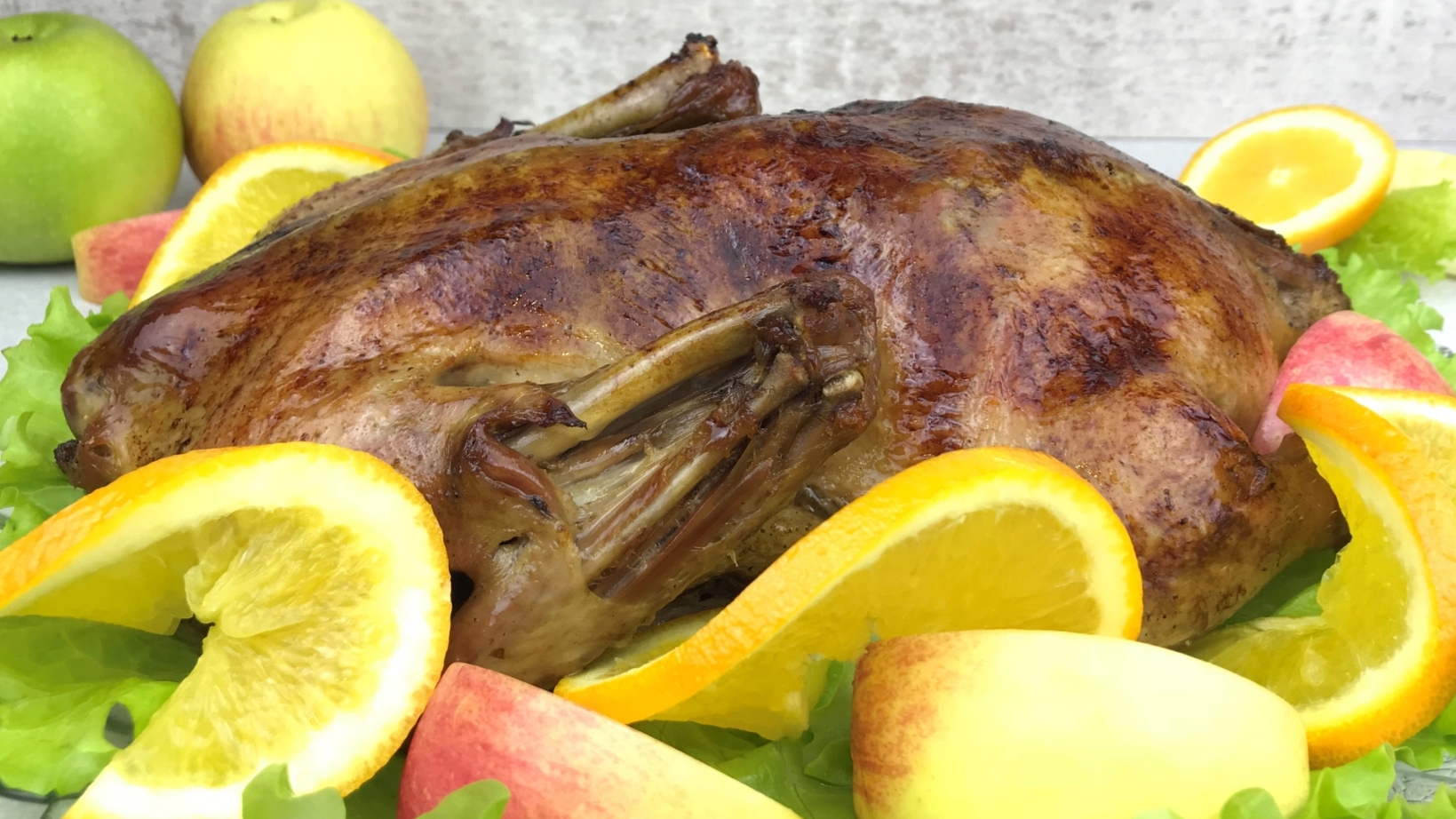 Утка ( гусь ) с яблоками в духовке. Рецепт. Новогоднее меню 2022 .mp4 смотреть онлайн