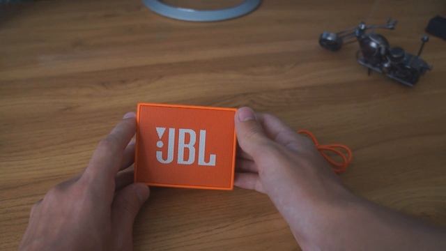 JBL GO - Обзор на Bluetooth колонку! смотреть онлайн