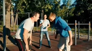 Это не  турнир по шлепкам по попе и пощёчина, это удар по яйцам