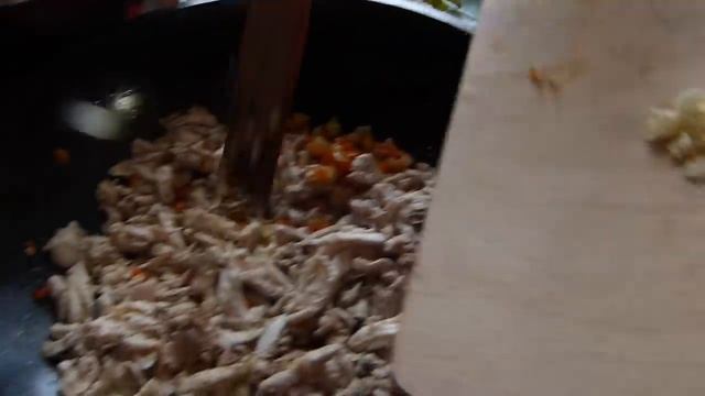 Деревенский экономный обед из куриных костей смотреть онлайн