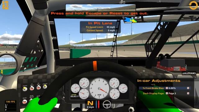iRacing: Motorsport Simulator смотреть онлайн