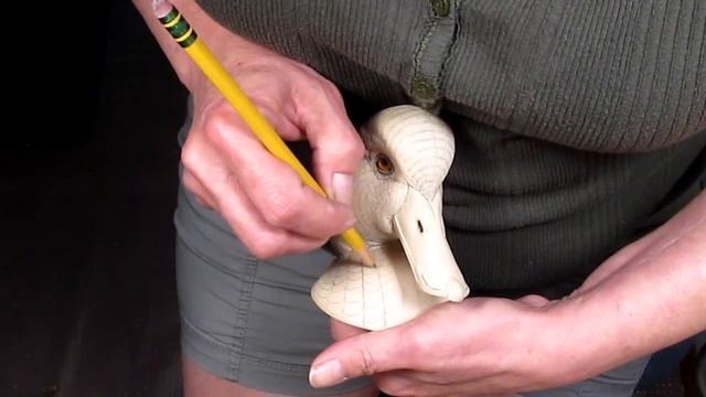 Drawing in Breast Feathers - Wildfowl Sculpture Demonstration смотреть онлайн