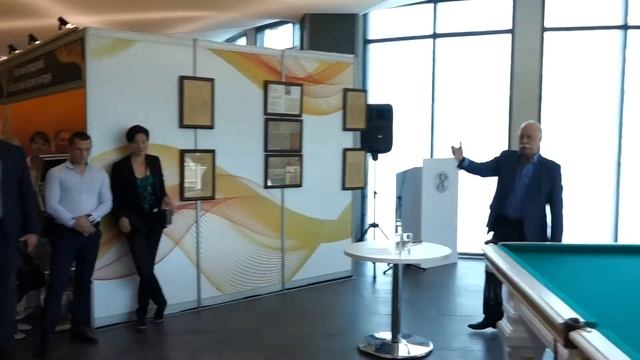 AMBERFORUM-2018: Леонид Якубович провел аукцион по продаже бильярдного стола из янтаря. Часть 2 смотреть онлайн